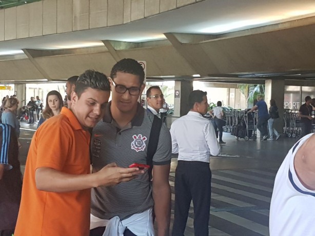 Pablo tambm parou para tirar fotos com torcedores