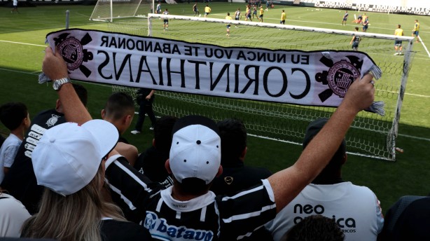 Faixas deram tom da festa da torcida corinthiana