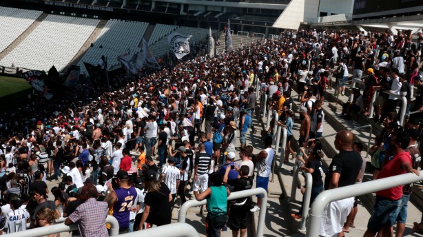 Mais de oito mil pessoas estiveram na Arena no treino aberto