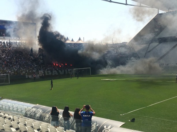 Sinalizadores marcaram presena no treino deste sbado