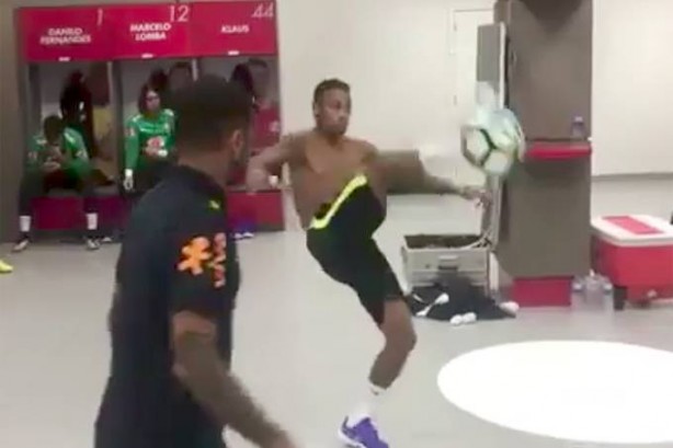 Jogadores da Seleo deram incio ao futmesa