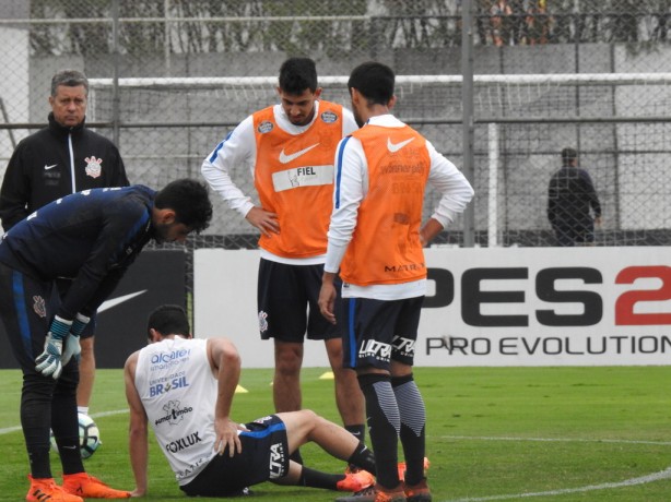 Rodriguinho sentiu dores em dividida durante treino do TImão