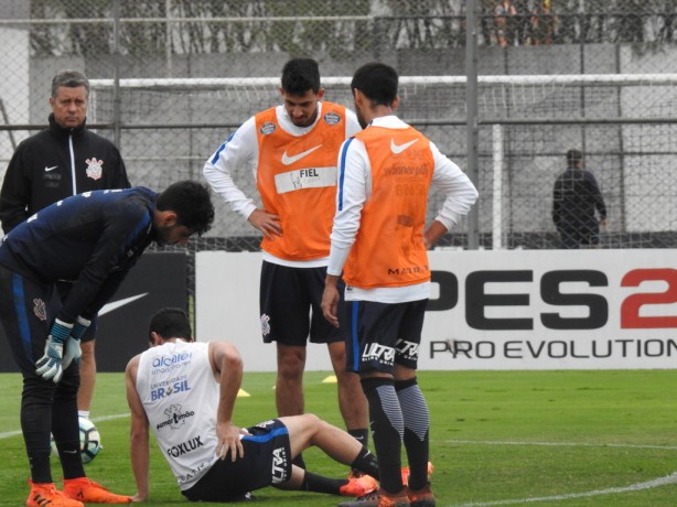 Rodriguinho sentiu dores em dividida durante treino do TImo