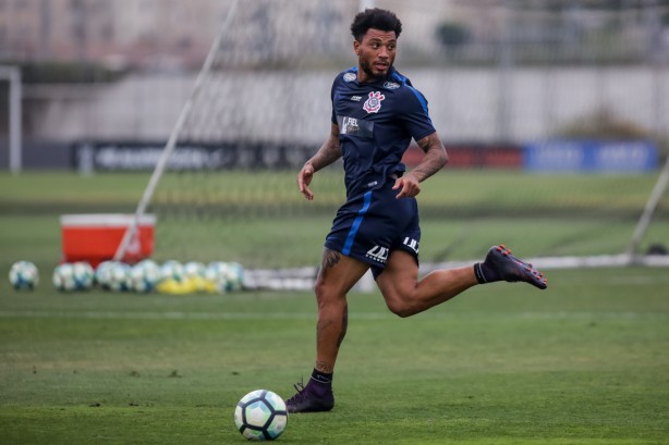 Kazim, titular contra os mineiros no lugar de Jô, voltou a balançar as redes no treino desta sexta