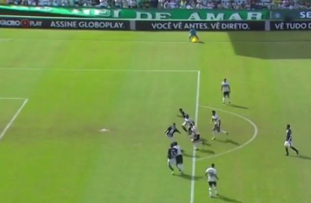 Jô teve gol mal anulado em Curitiba no último lance do jogo
