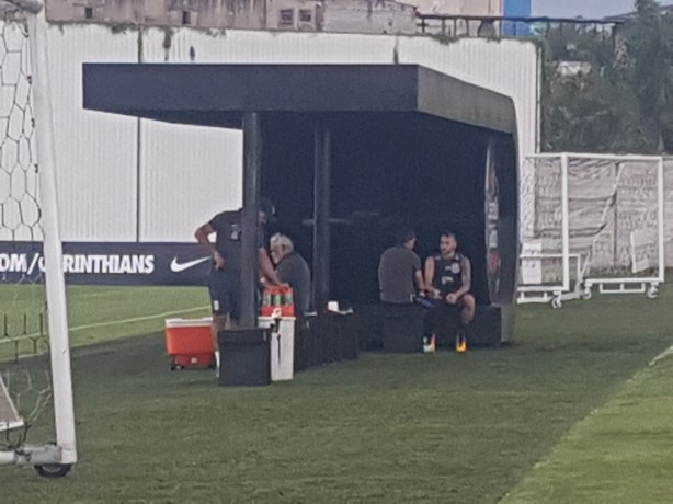 Maycon e Carille tiveram conversa reservada aps treino