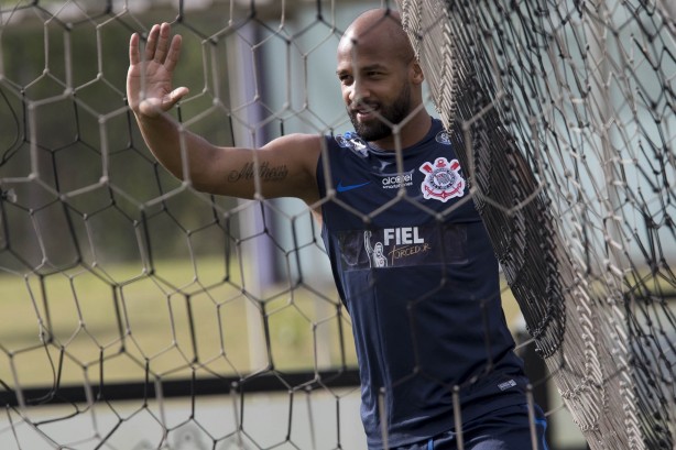 O treino foi marcado por um coletivo em campo reduzido