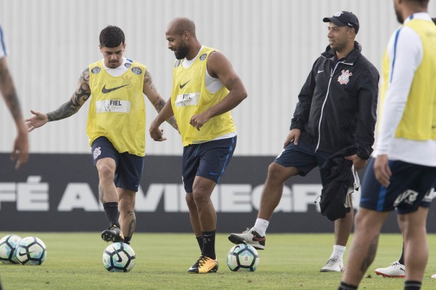 Comandado pelo tcnico Fbio Carille, a atividade foi dividida em duas partes