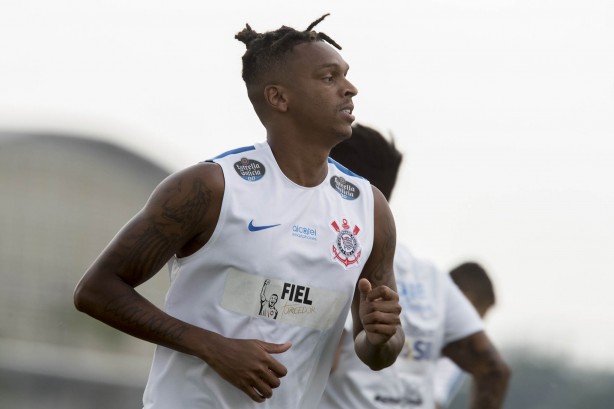 O jogador está recuperado de uma contratura muscular e confirmado para enfrentar o Coritiba, desta quarta