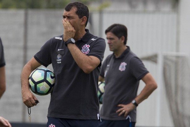 De contrato renovado, Carille comandou último treino antes de partida contra o Bahia