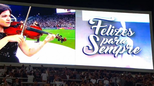 Telão da Arena Corinthians com o nome do quadro de Huck