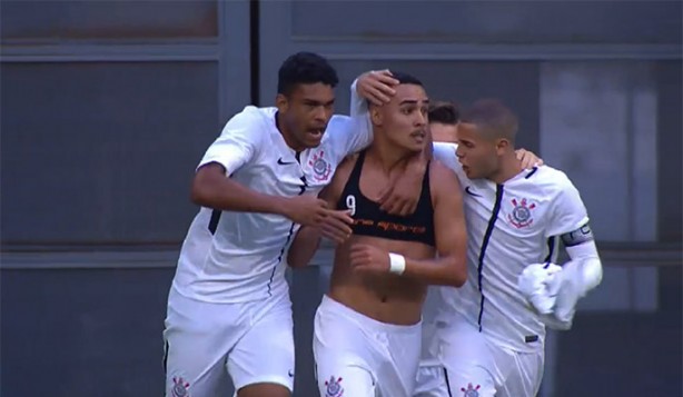 O atacante Giovanny marcou para o Timão no segundo tempo