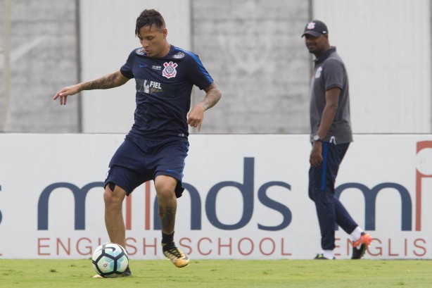 O lateral Guilherme Arana tambm fez parte do esboo de Fbio Carille