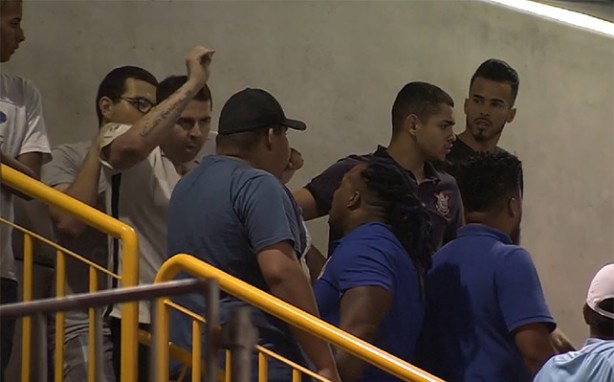 Pivô protegeu torcedor rival