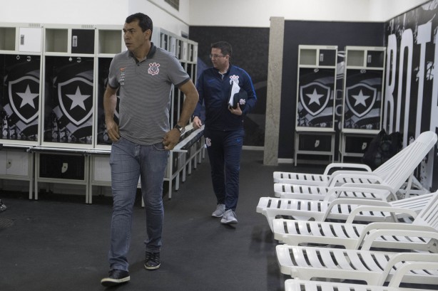 Fábio Carille e Osmar Loss chegando ao vestiário do Engenhão para enfrentar o Botafogo