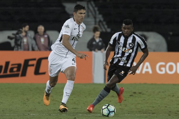 Balbuena em jogada contra o Botafogo