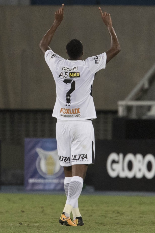 Jô marcou o único gol do Corinthians na partida desta segunda-feira