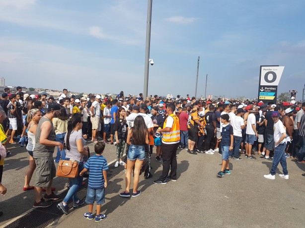 O número de torcedores foi grande nesta quarta-feira