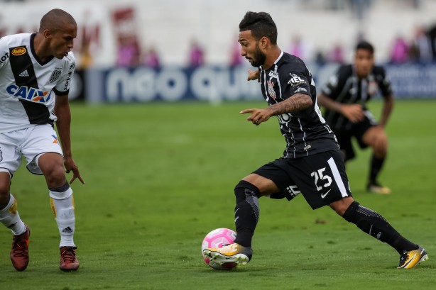 Clayson em ação na partida contra a Ponte Preta