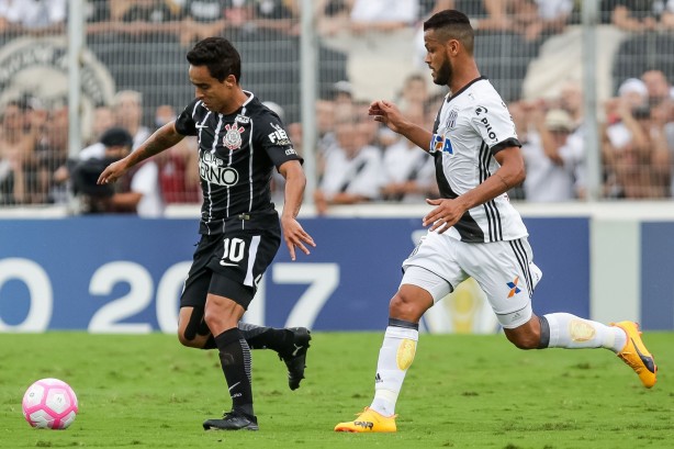 Jadson em ação na partida contra a Ponte Preta