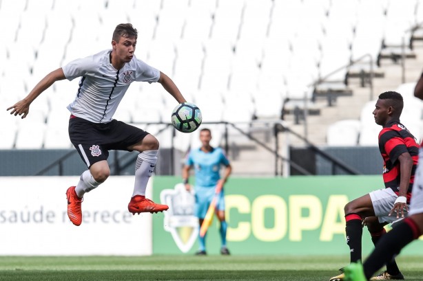 Sub-20 do Corinthians em ação em partida válida pelas quartas de finais do campeonato paulista