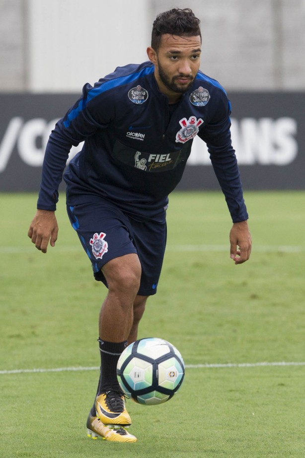 Cotado para a equipe titular no Dérbi, Clayson foi a campo