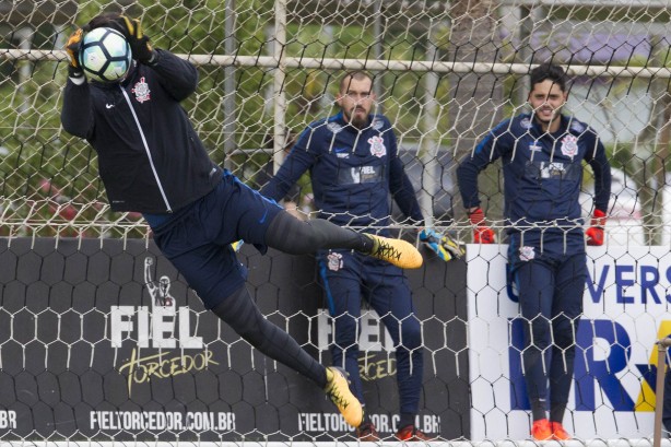 Goleiro titular, Cássio apareceu em campo