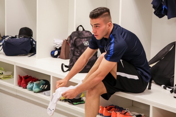 Jogadores da equipe sub-17 na chegada para a partida contra o Vitória