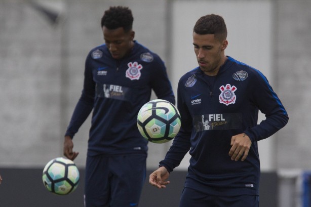 O volante Gabriel foi o único titular de linha a participar da atividade