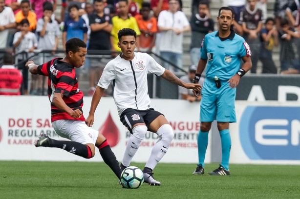 Sub-20 do Corinthians em ação em partida válida pelas quartas de finais do campeonato paulista