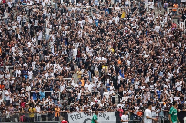 Torcida comparece em peso a Arena no Dérbi