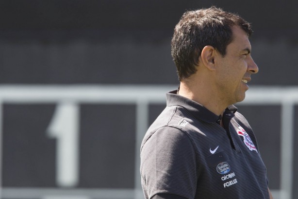 Carille durante treino no CT Joaquim Grava