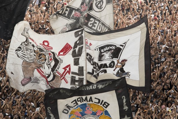 A festa da torcida corinthiana no treino deste sábado tem repercutido mundialmente
