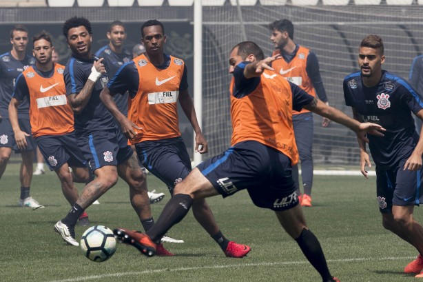 Danilo é um dos mais pedidos pela Fiel para jogar o Dérbi de amanhã