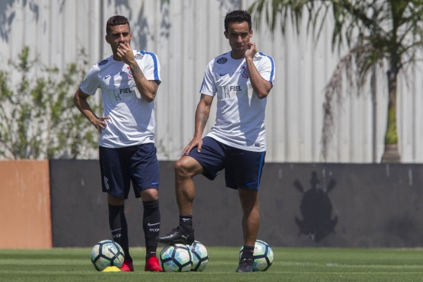 Gabriel e Jadson na atividade desta sexta-feira no CT