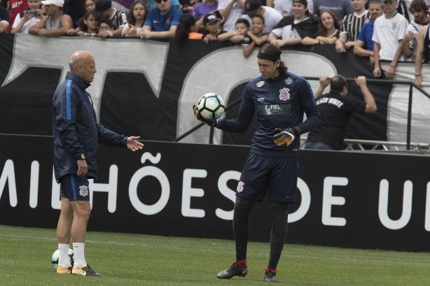 Mauri e Cássio durante o treinamento deste sábado diante 32 mil Fieis na Arena