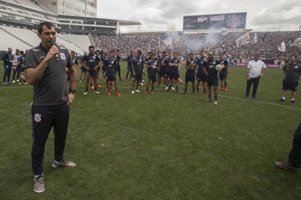 O treinador agradeceu a presença dos fieis que foram ao treino deste sábado na Arena Corinthians