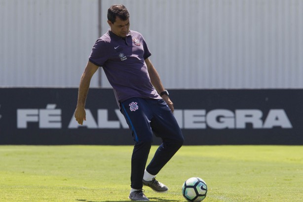 O treinador até arriscou uns chutes no treino de hoje