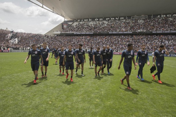 Os jogadores adentrando na Arena Corinthians no treino deste sábado