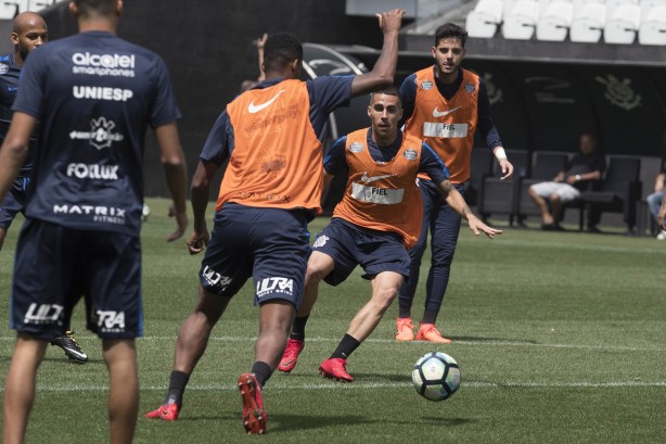 Os jogadores fizeram o último treino na Arena diante de 32 mil torcedores