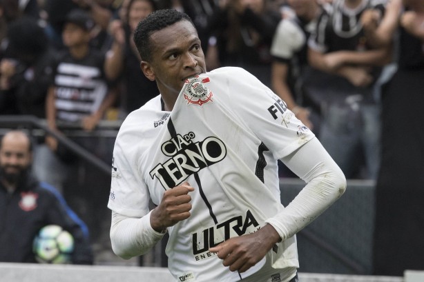 Jô anotou o terceiro gol do Corinthians contra o Palmeiras