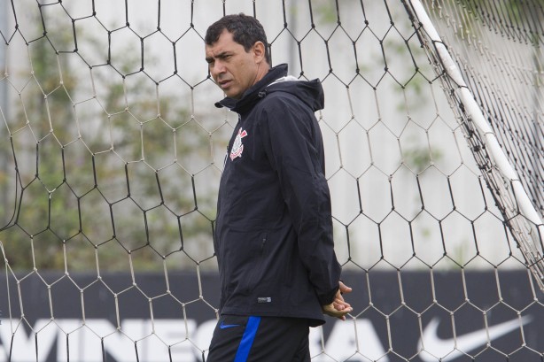 Fábio Carille comandou o treino de reapresentação após vitória corinthiana no dérbi
