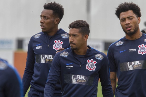 Moisés, Léo Príncipe e Kazim no treino de reapresentação após triunfo no dérbio
