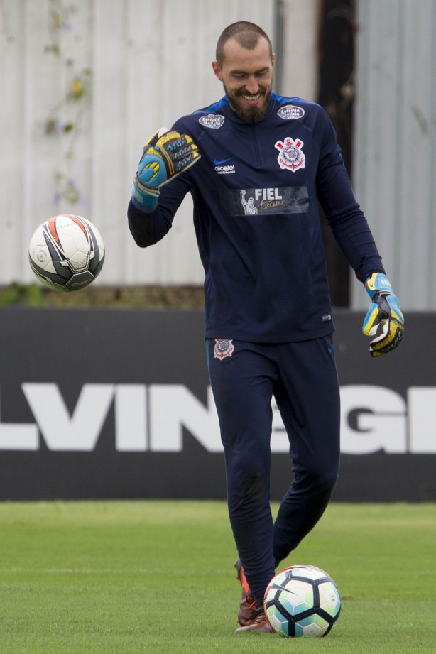 Walter durante o treino de reapresentação após vitória corinthiana no dérbi