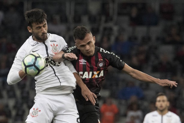 Camacho foi titular diante o Atlético-PR na Arena da Baixa, pelo Brasileirão