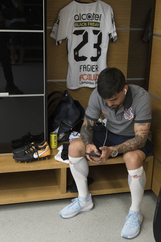 Fagner no vestiário da Arena Corinthians antes do dérbi conta o Palmeiras