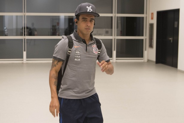 Jadson chega à Arena Corinthians para enfrentar o Palmeiras, pelo Campeonato Brasileiro