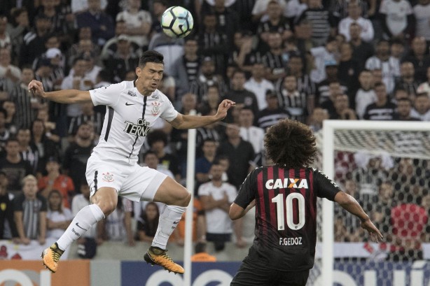 O xerife Balbuena no jogo contra o Atlético-PR no Sul