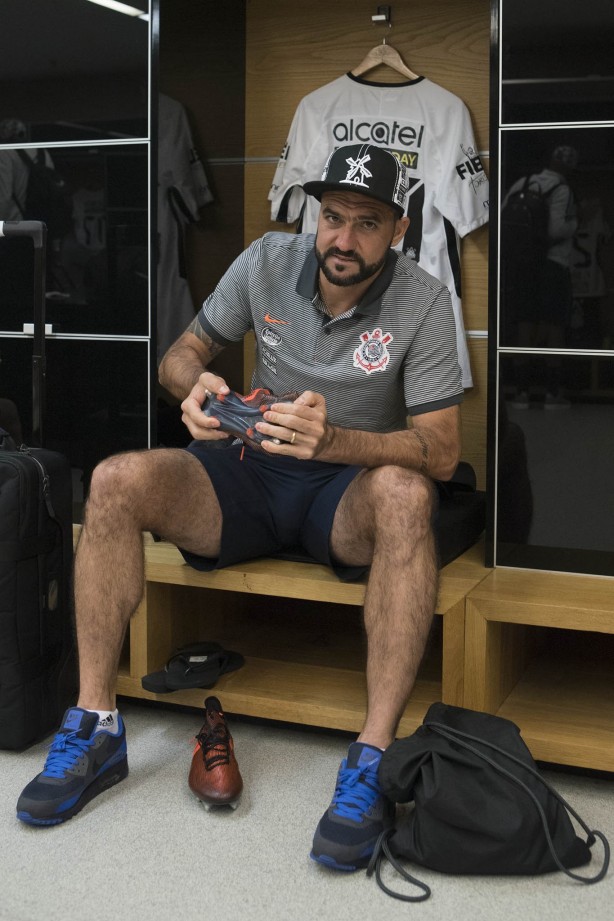 Olha ele aí! Danilo no vestiário da Arena Corinthians antes do dérbi conta o Palmeiras