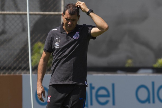 Carille durante treino no CT Joaquim Grava